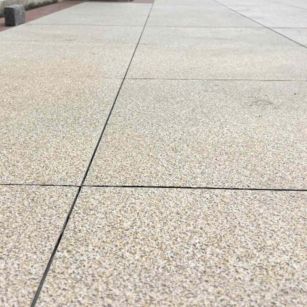 怀化 黄金麻花岗岩石板材荔枝面地面铺装效果