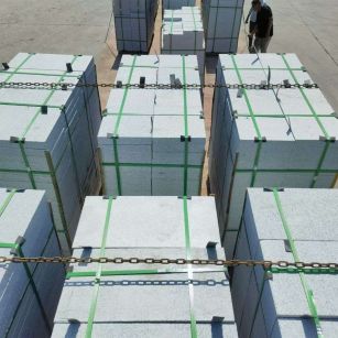 怀化 芝麻白花岗岩5公分地铺石 花岗岩厂家工厂装车日常