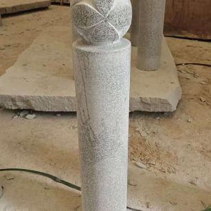 怀化 芝麻白花岗岩石材挡车石柱、停车柱、圆柱挡车柱、方柱挡车柱等