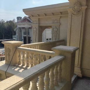 怀化 黄金麻别墅外墙干挂雕花配合阳台栏杆花瓶柱