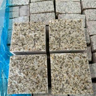 怀化 黄金麻花岗岩自然面小方块，弹石，马蹄石等