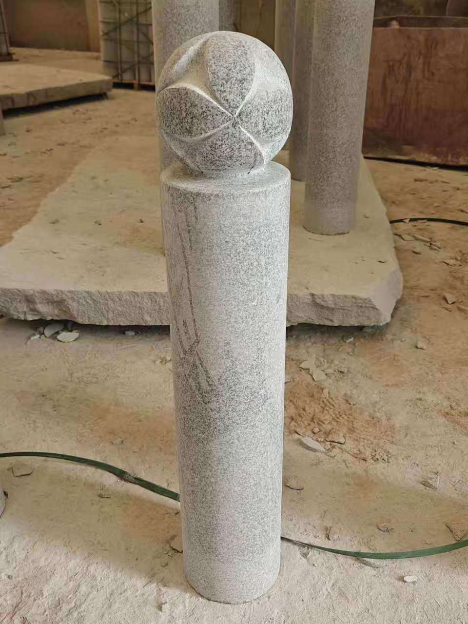 怀化 芝麻白花岗岩石材挡车石柱、停车柱、圆柱挡车柱、方柱挡车柱等