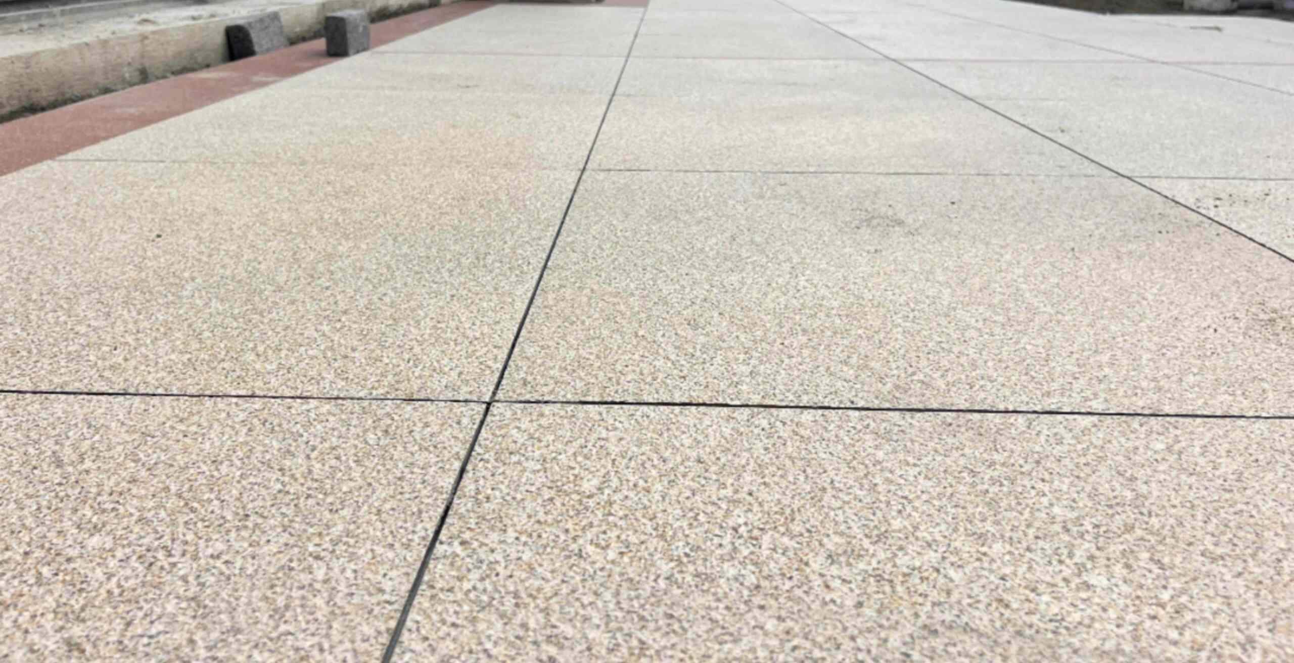 怀化 黄金麻花岗岩石板材荔枝面地面铺装效果