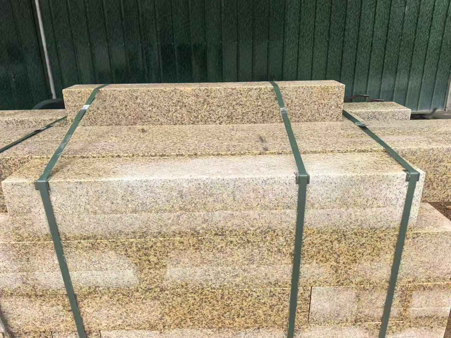 怀化 黄金麻花岗岩石材机切面栏杆料半成品