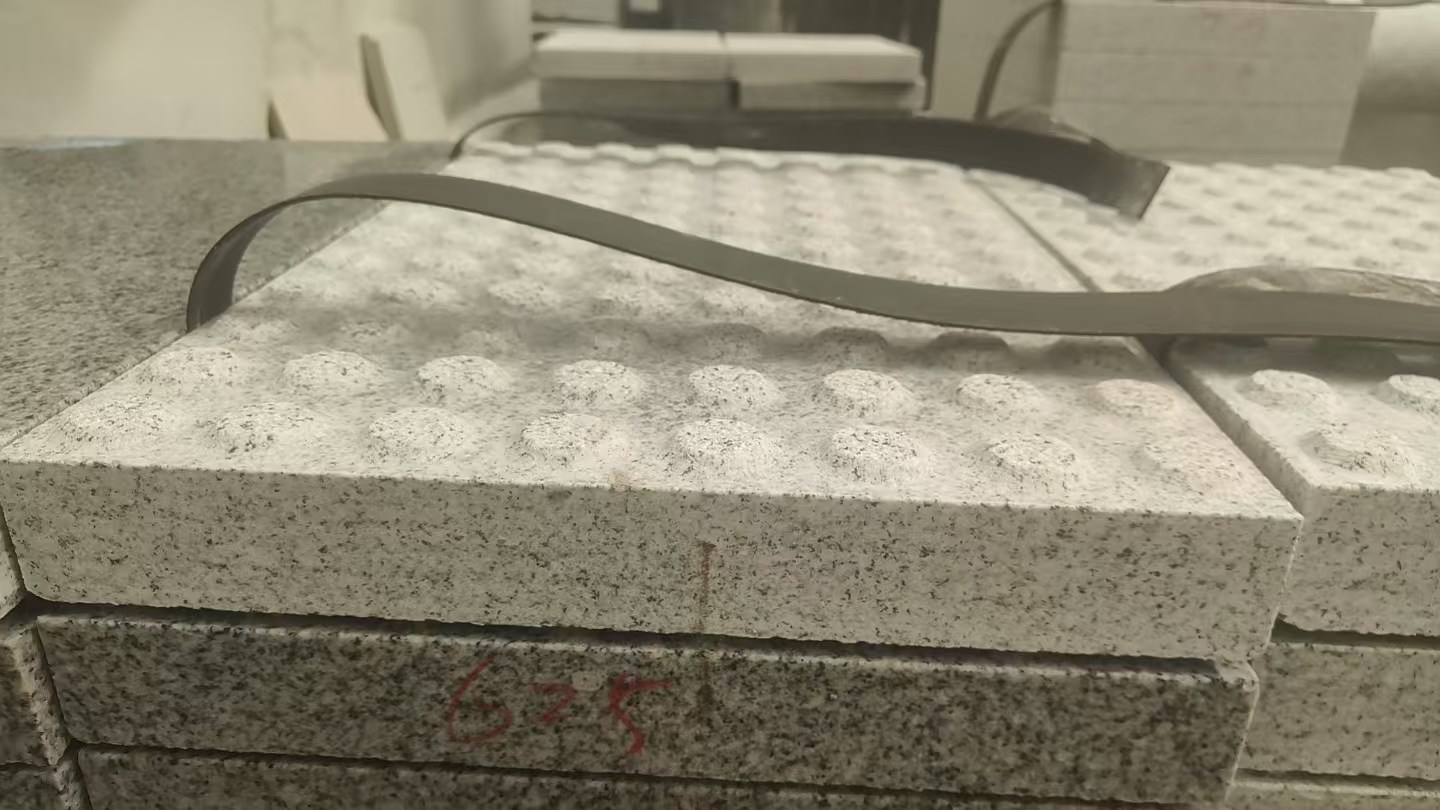 怀化 芝麻白花岗岩6.0公分荔枝面五轴加工雕刻盲点