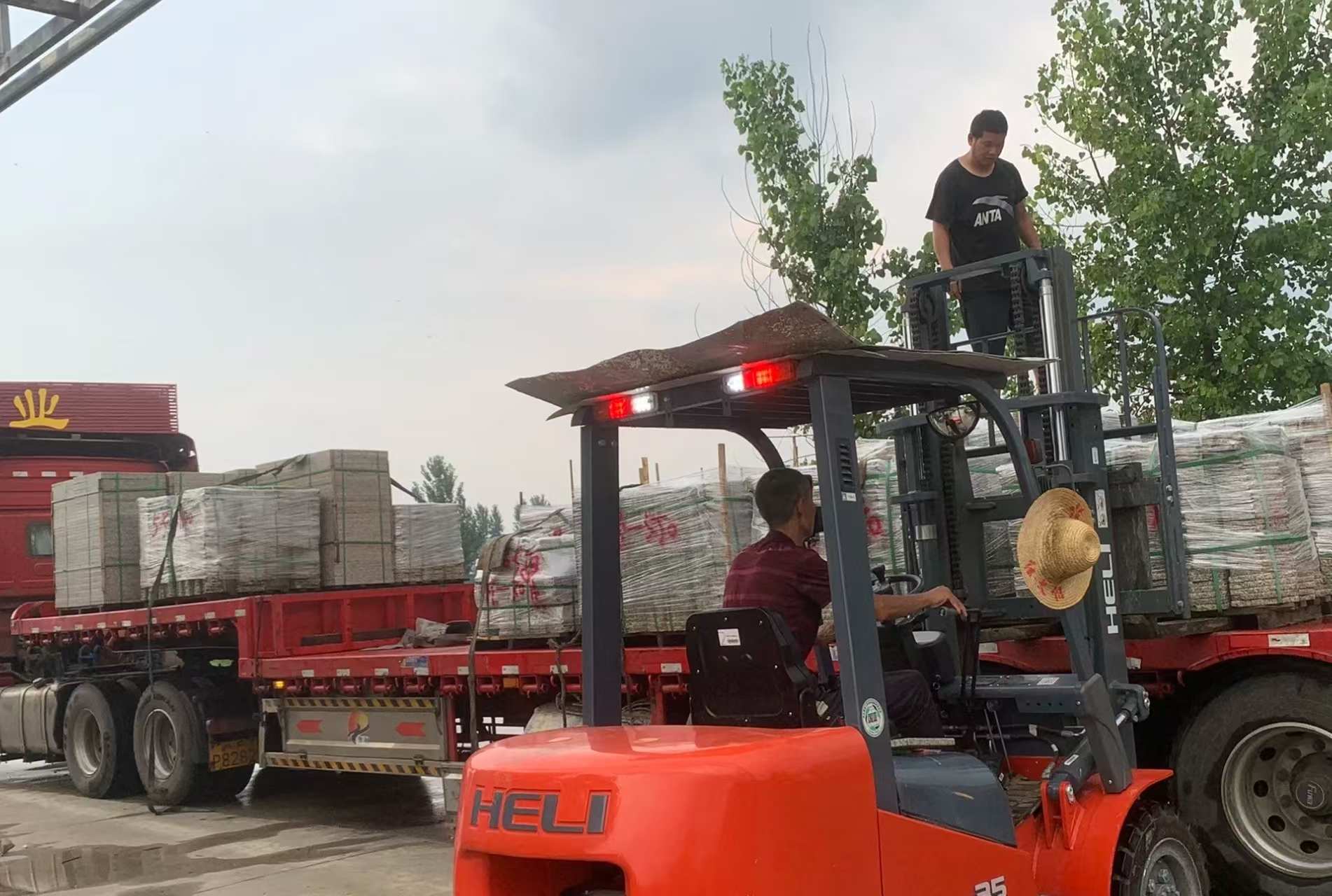 怀化 黄金麻冰裂纹，地铺石装车