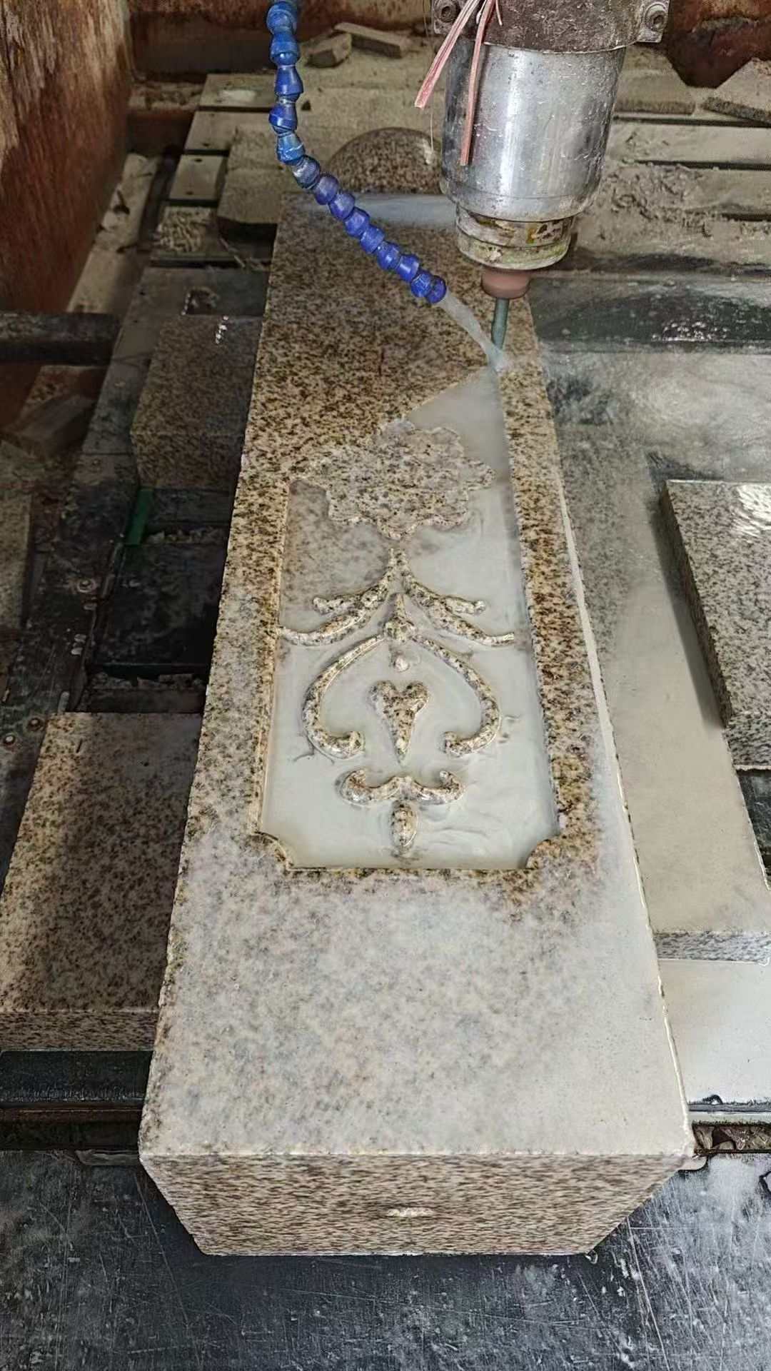 怀化 黄金麻花岗岩异形加工雕刻栏杆大柱