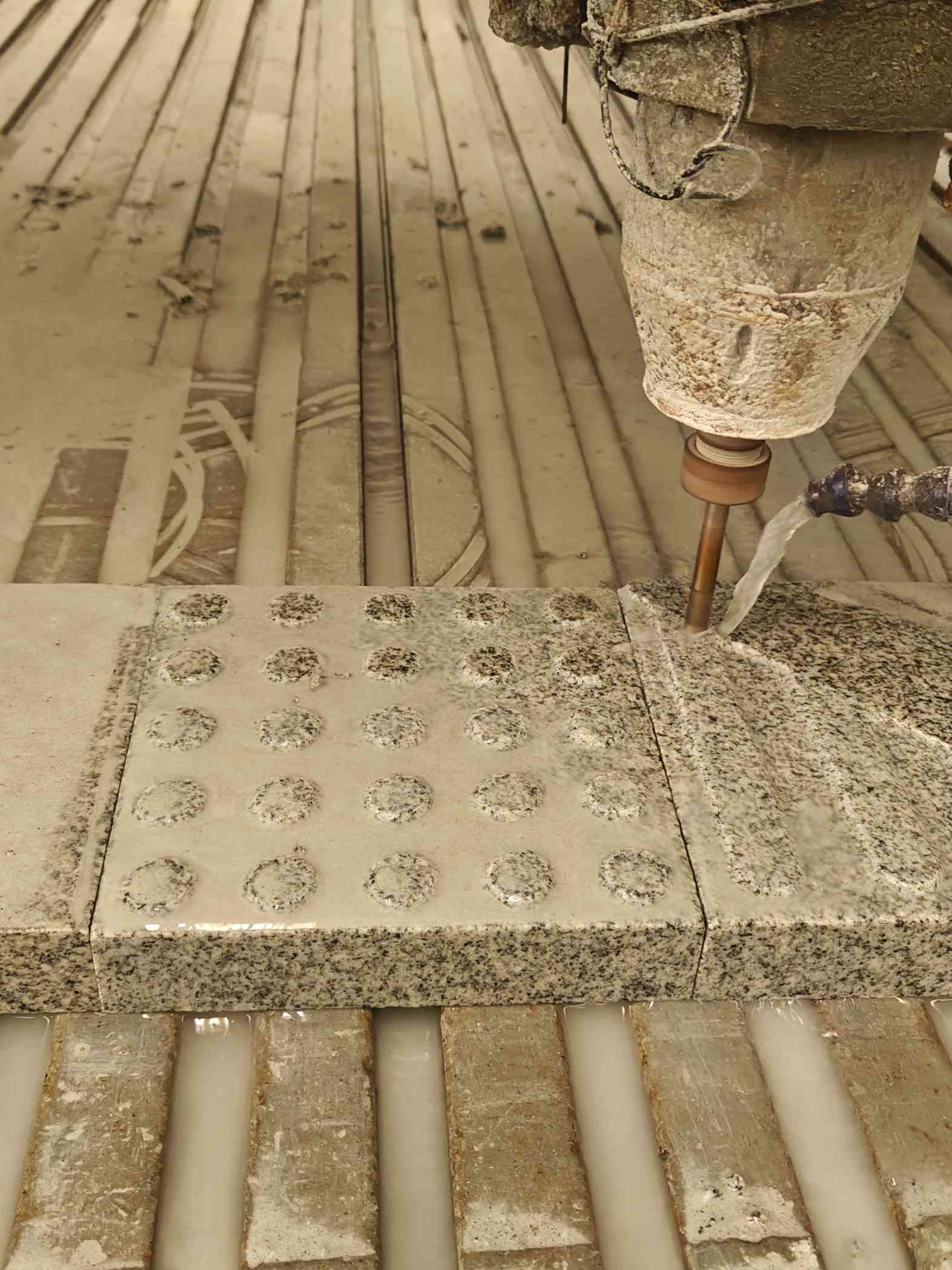 怀化 芝麻白花岗岩石材盲人石、盲道石、盲点石