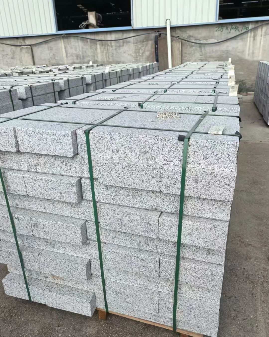 怀化 白麻花岗岩路沿石，弧形路沿石，道牙石，马路牙子，界石，路缘石，平沿石，直岩石，平缘石等