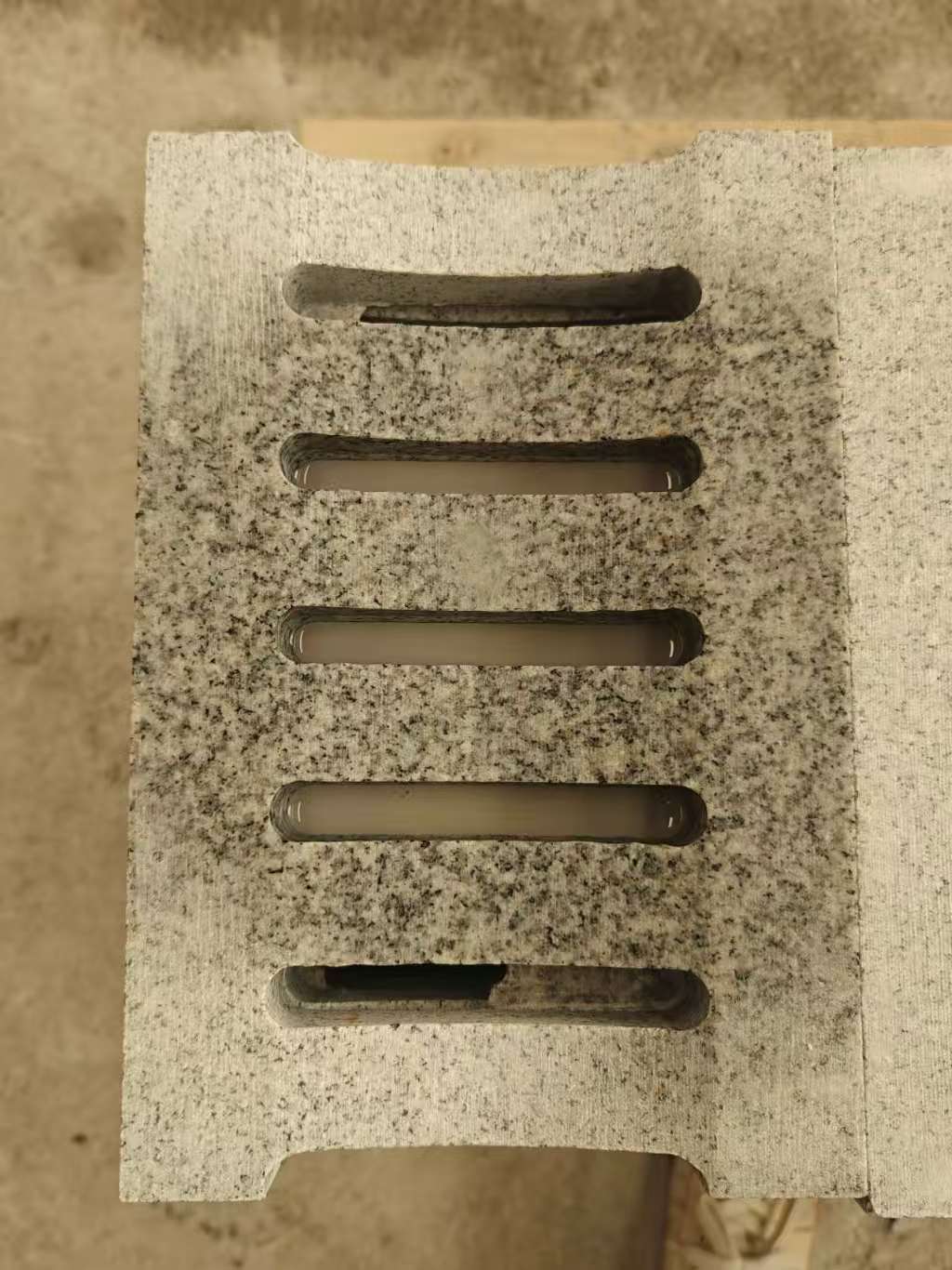 怀化 芝麻白拉丝面花岗岩U型开槽排水槽