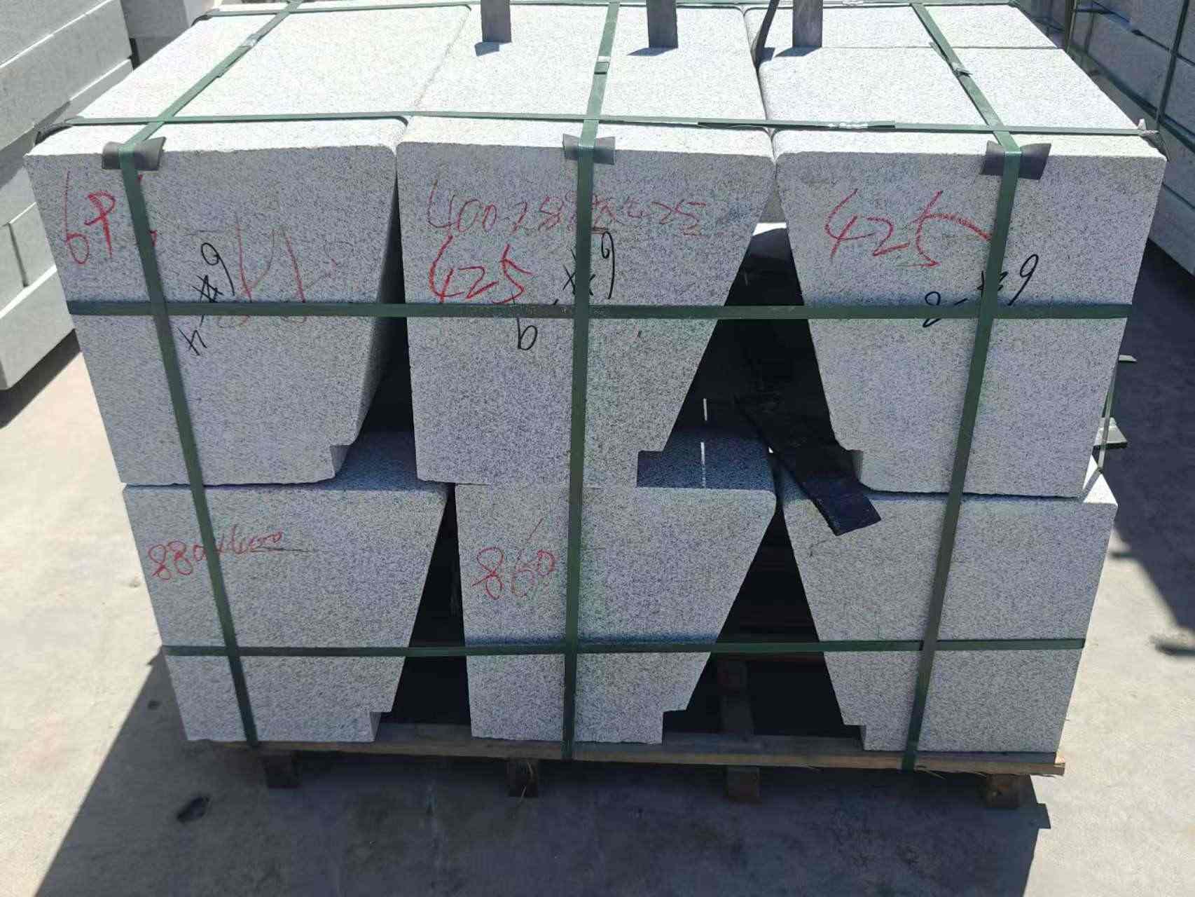 怀化 芝麻白异形坐凳，石凳