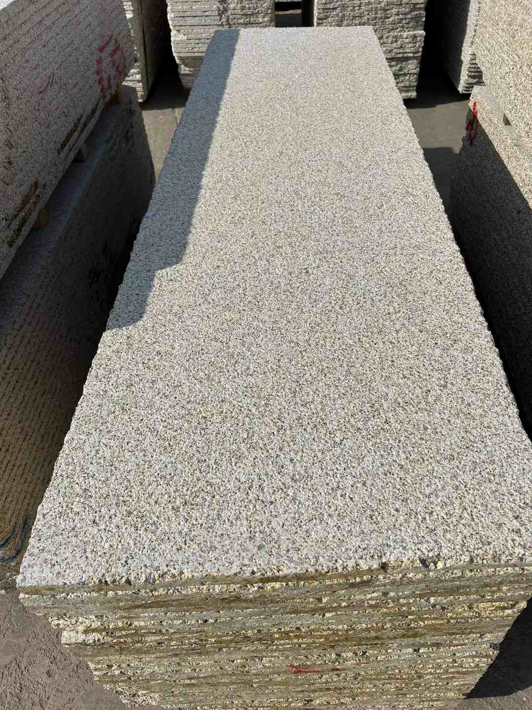 怀化 黄金麻花岗岩荔枝面毛板，半成品