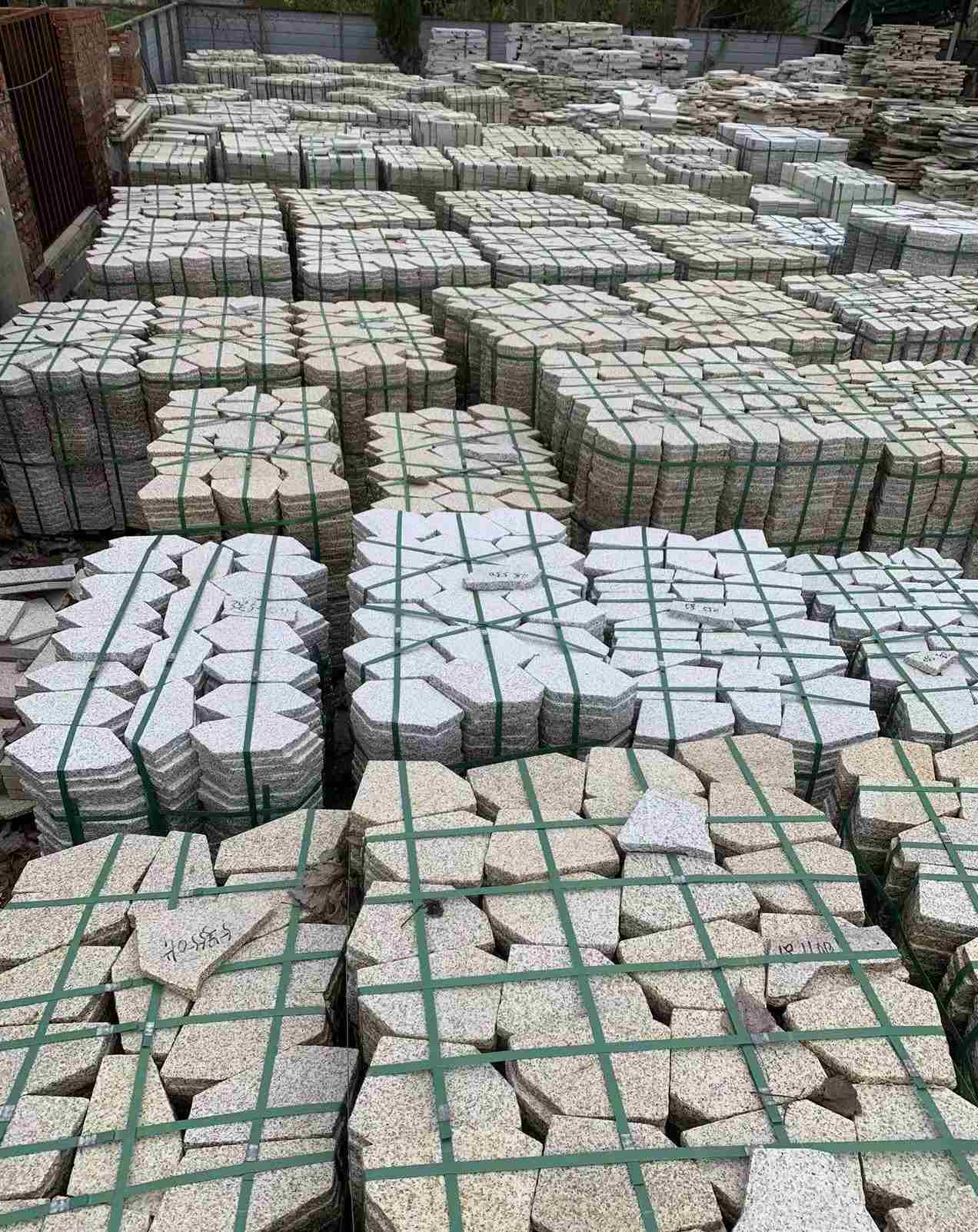 怀化 黄金麻白麻花岗岩荔枝面地铺石(冰裂纹)