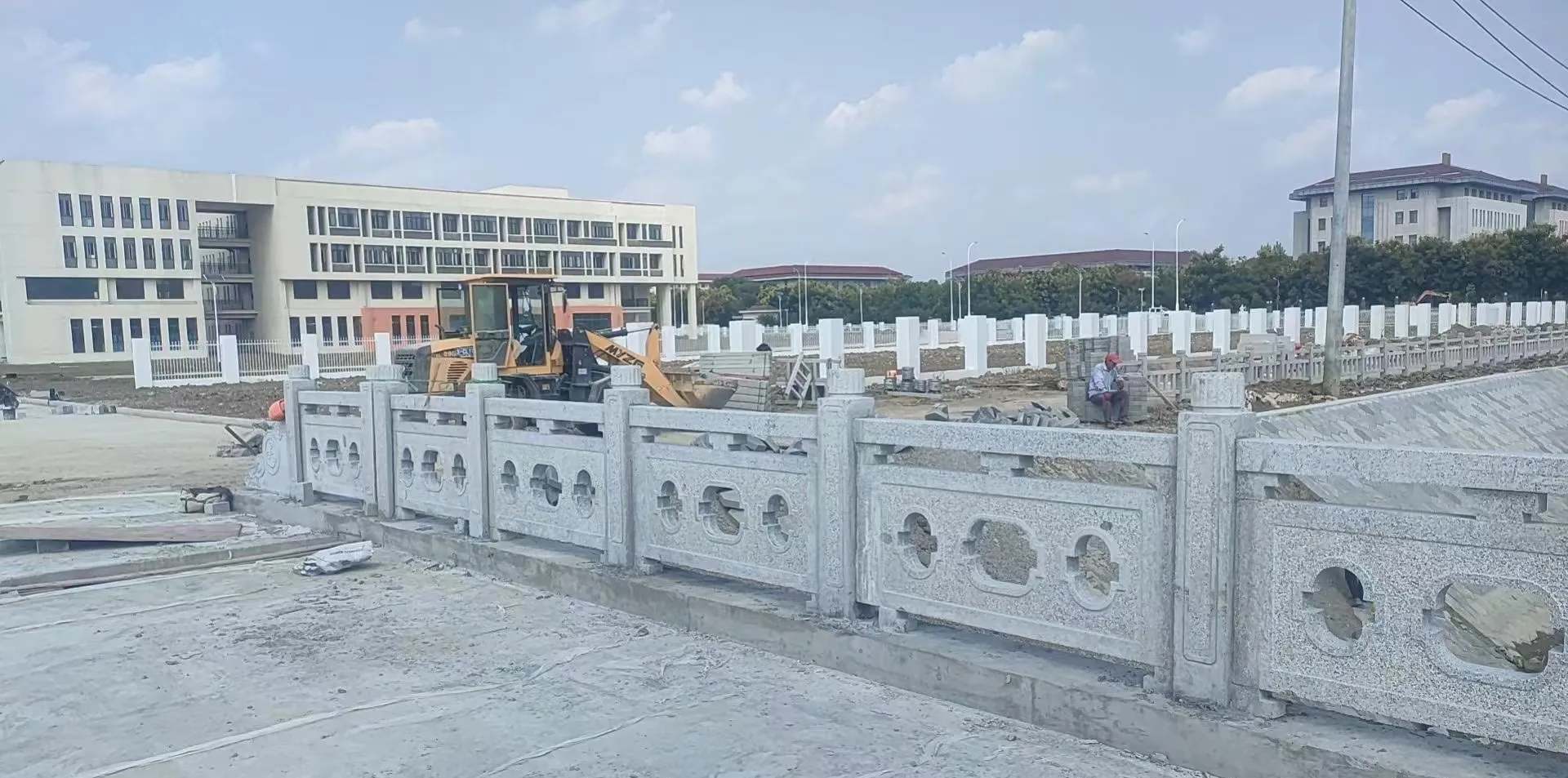 怀化 白麻花岗岩荔枝面河道栏杆