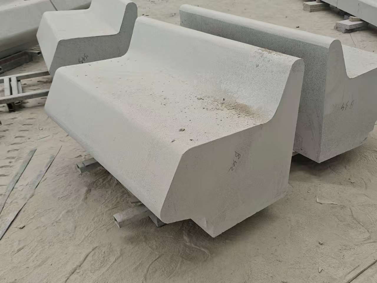 怀化 芝麻白花岗岩异形坐凳，石凳