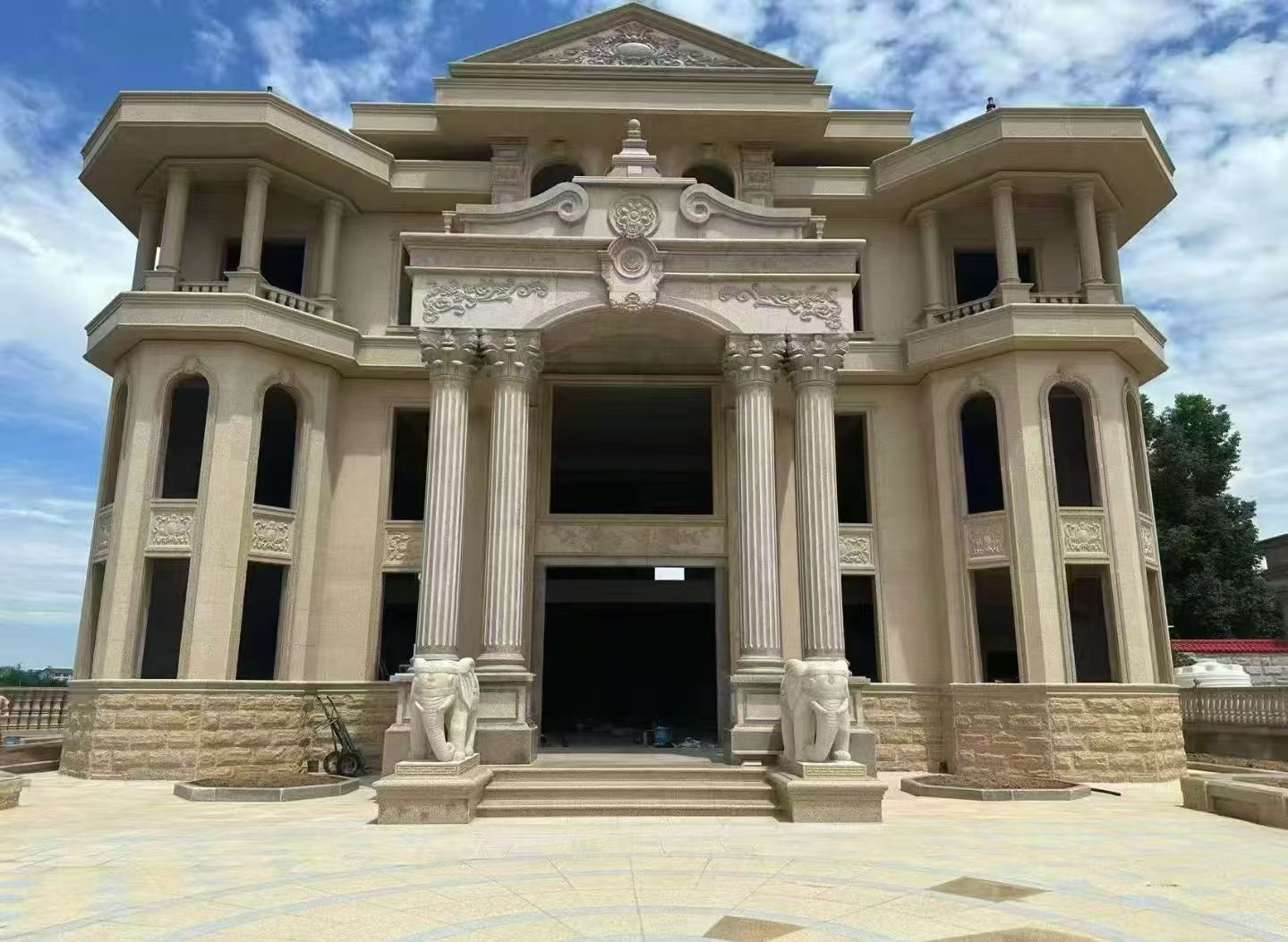 怀化 黄金麻别墅外墙干挂，大柱，大象，蘑菇石，雕花板