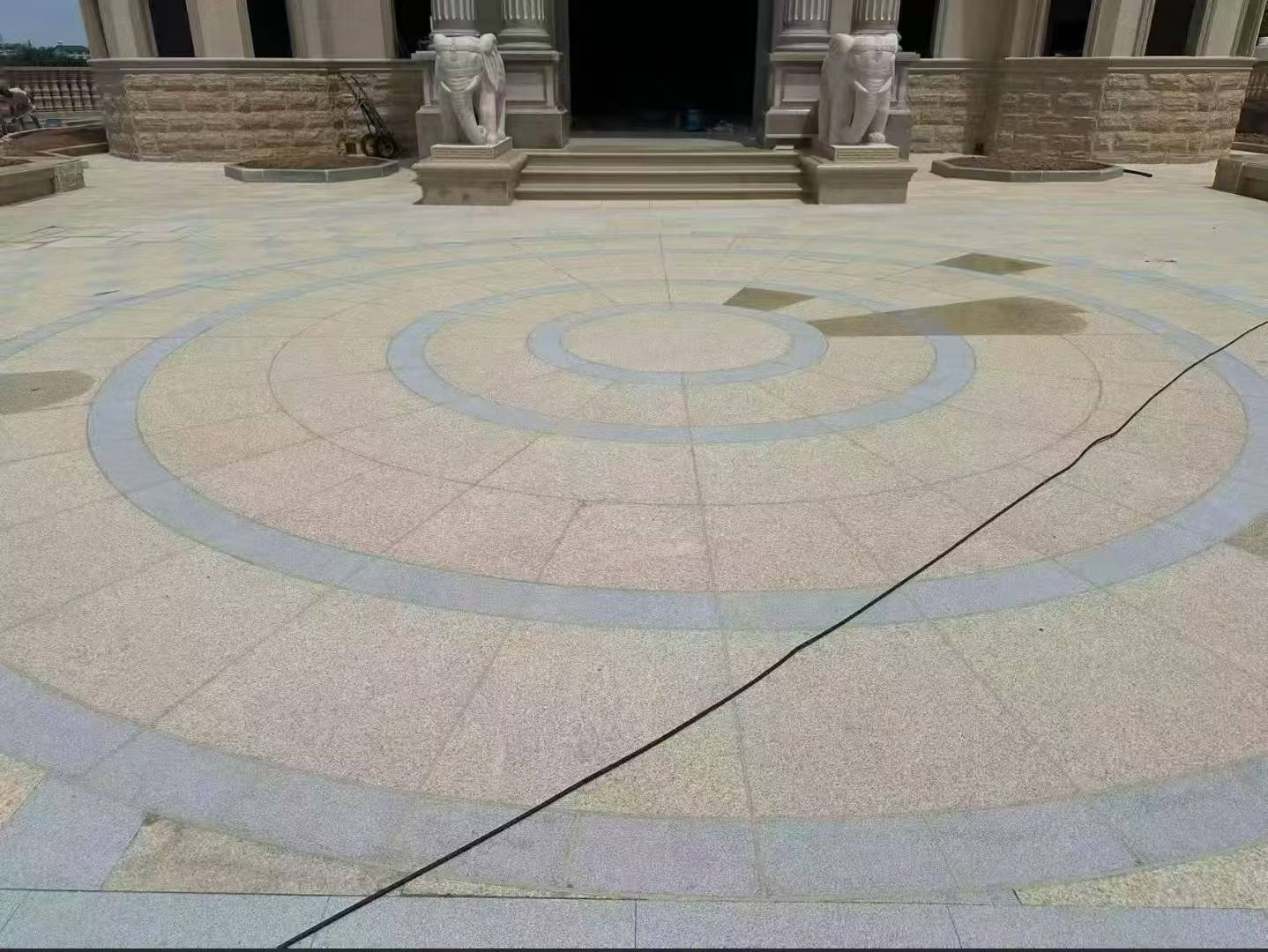 怀化 黄金麻芝麻灰花岗岩石材地铺拼接效果